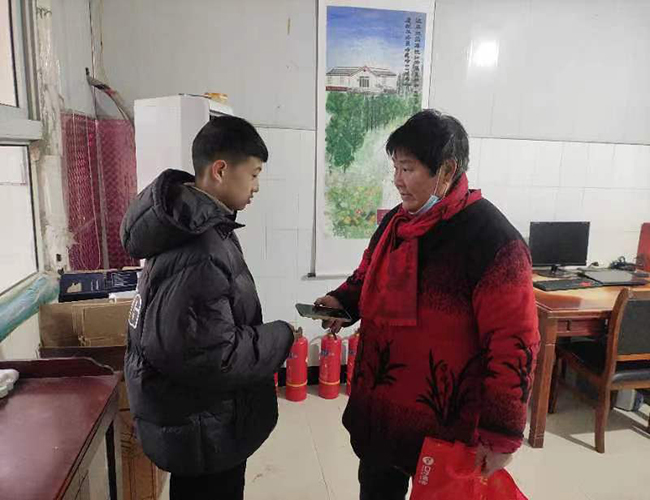 城南居民拾金不昧 傳遞春節(jié)的溫情.jpg