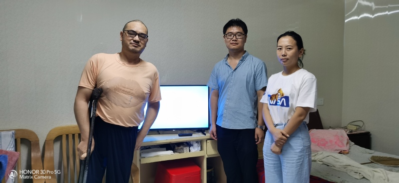 淮海開展家電惠民行動(dòng)把服務(wù)送到困難群眾家中.jpg