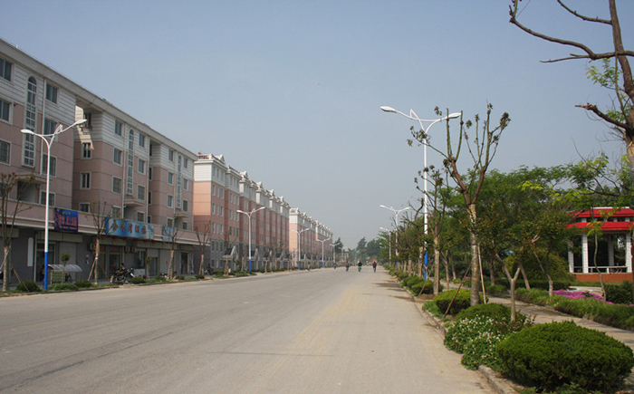 我場以產(chǎn)業(yè)為支撐推進(jìn)城鎮(zhèn)擴(kuò)張.jpg