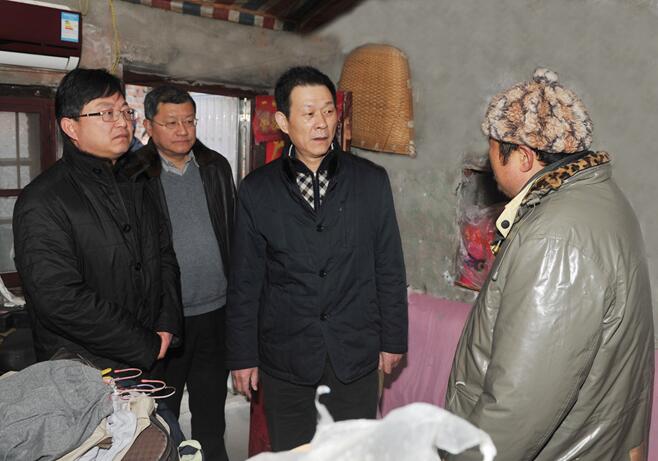 集團公司副總經(jīng)理姚準(zhǔn)明來我場慰問.jpg