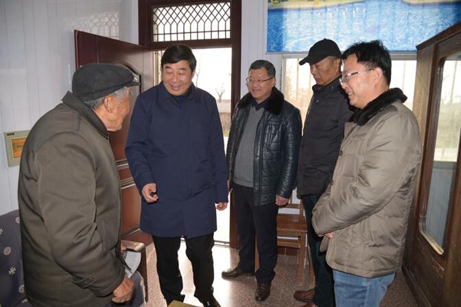 集團公司總經(jīng)理胡兆輝到淮海慰問.jpg
