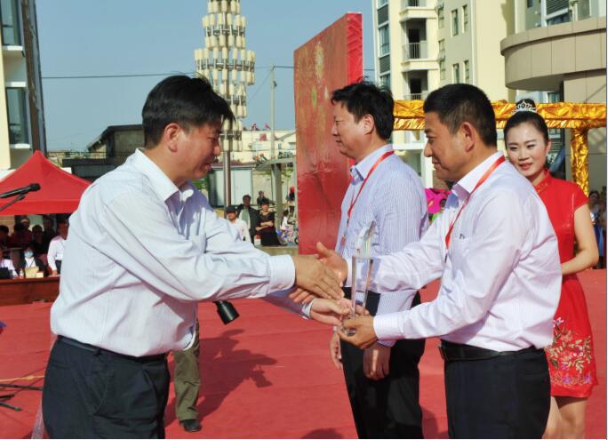 江蘇農(nóng)墾第四屆職工廣場(chǎng)舞比賽在淮海舉行7.jpg