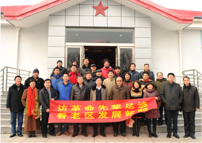 揚大農(nóng)學(xué)院來我場開展黨日活動.jpg