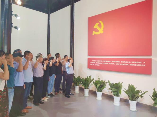淮海社區(qū)開展紅色實境教育.jpg