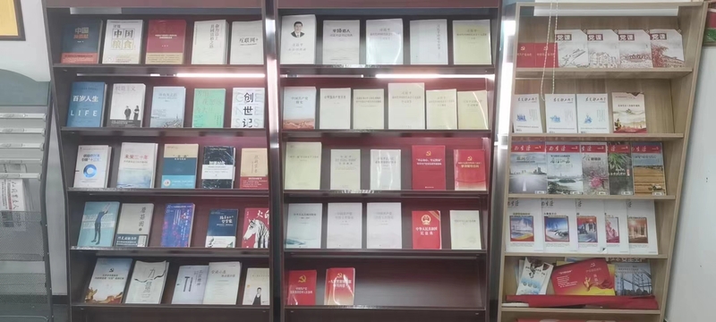 淮海建設(shè)紅色書柜 固牢紅色陣地